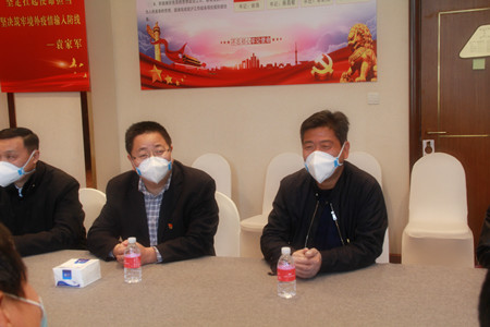 集團張總慰問駐機場5_副本.jpg 集團張總慰問駐機場5_副本.jpg