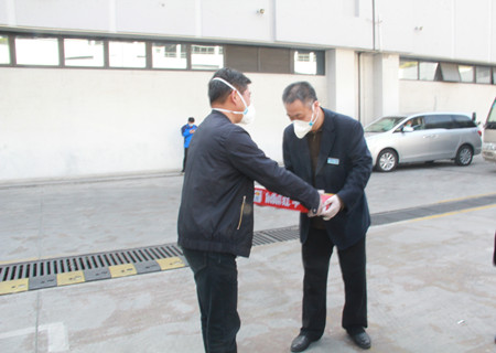 集團張總慰問駐機場3_副本.jpg 集團張總慰問駐機場3_副本.jpg