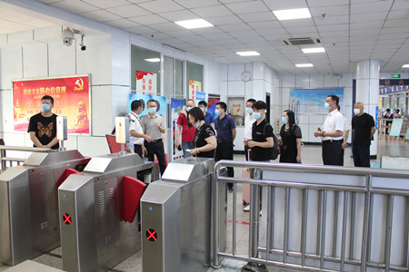 省運管錢樟久檢查北站2(趙峰)_副本.jpg 省運管錢樟久檢查北站2(趙峰)_副本.jpg